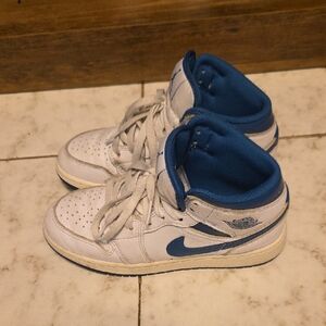 Boys Air Jordan Size 4